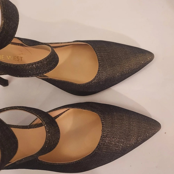 Nine West Technology Florent Point Toe Gold Simmer Zipper Back Heels in Size 8.5 - Picture 7 of 12